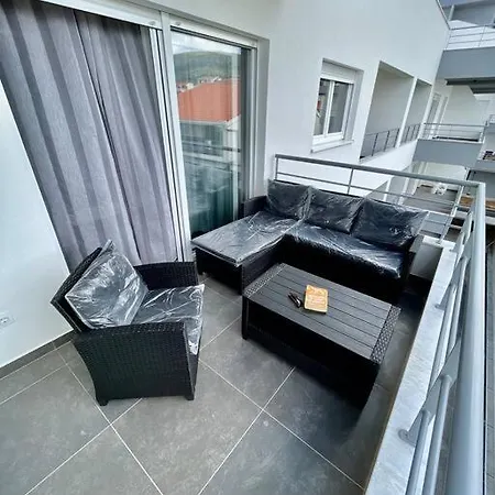 Apartment Brand New 1-bedroom Apt W Shared Pool And Parking