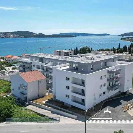 Apartment Brand New 1-bedroom Apt W Shared Pool And Parking Trogir