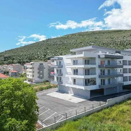 Brand New 1-bedroom Apt W Shared Pool And Parking Apartment
