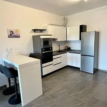 Apartment Brand New 1-bedroom Apt W Shared Pool And Parking Trogir