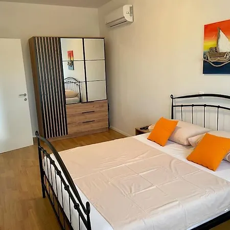 Apartment Brand New 1-bedroom Apt W Shared Pool And Parking *