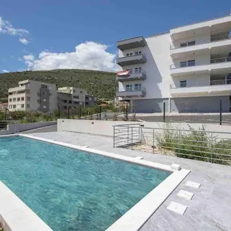 Brand New 1-bedroom Apt W Shared Pool And Parking Apartment