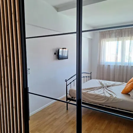 Brand New 1-bedroom Apt W Shared Pool And Parking *