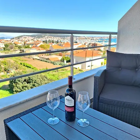 Brand New 1-bedroom Apt W Shared Pool And Parking Apartment *