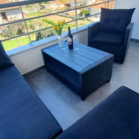 Brand New 1-bedroom Apt W Shared Pool And Parking