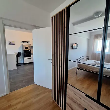 Brand New 1-bedroom Apt W Shared Pool And Parking Apartment *