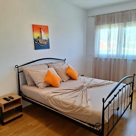 Apartment Brand New 1-bedroom Apt W Shared Pool And Parking *