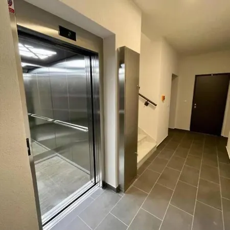 Brand New 1-bedroom Apt W Shared Pool And Parking Apartment *